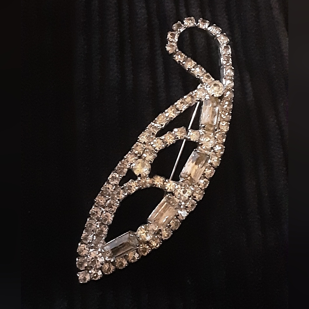 VINTAGE CRYSTAL ABSTRACT BROOCH